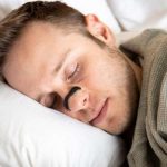 Magnetický pásik na nos pre lepší spánok