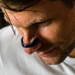 Magnetický pásik na nos pre lepší spánok