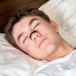 Magnetický pásik na nos pre lepší spánok