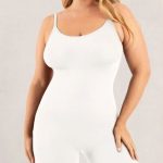 Body s okrúhlym výstrihom po polovicu stehien