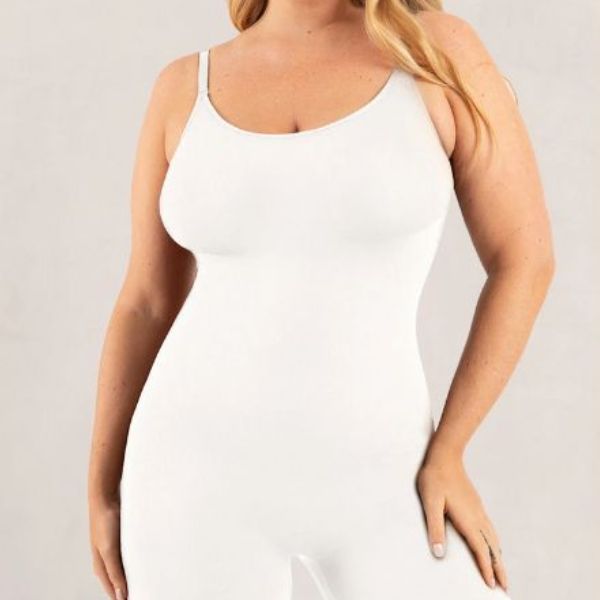 Body s okrúhlym výstrihom po polovicu stehien