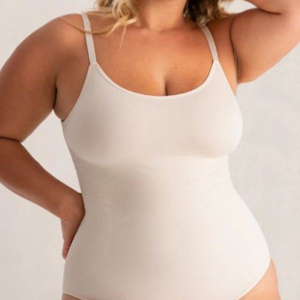 Body s okrúhlym výstrihom a tenkými ramienkami