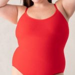 Body s okrúhlym výstrihom a tenkými ramienkami