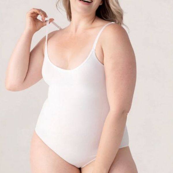 Body s okrúhlym výstrihom a tenkými ramienkami