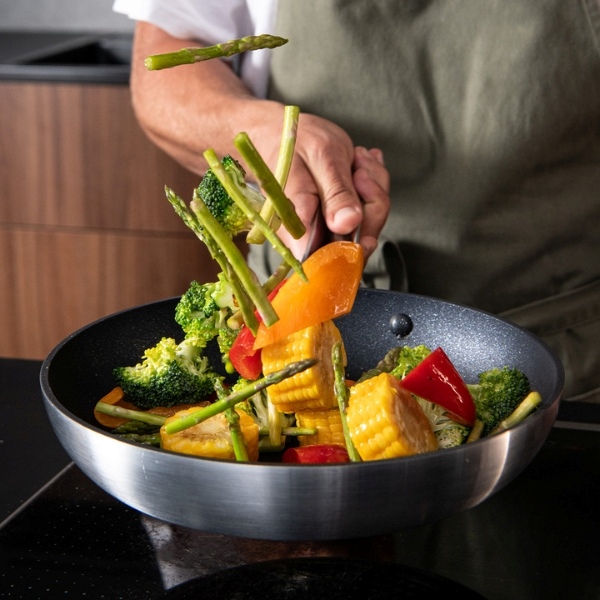 Bezproblémová nepriľnavá panvica